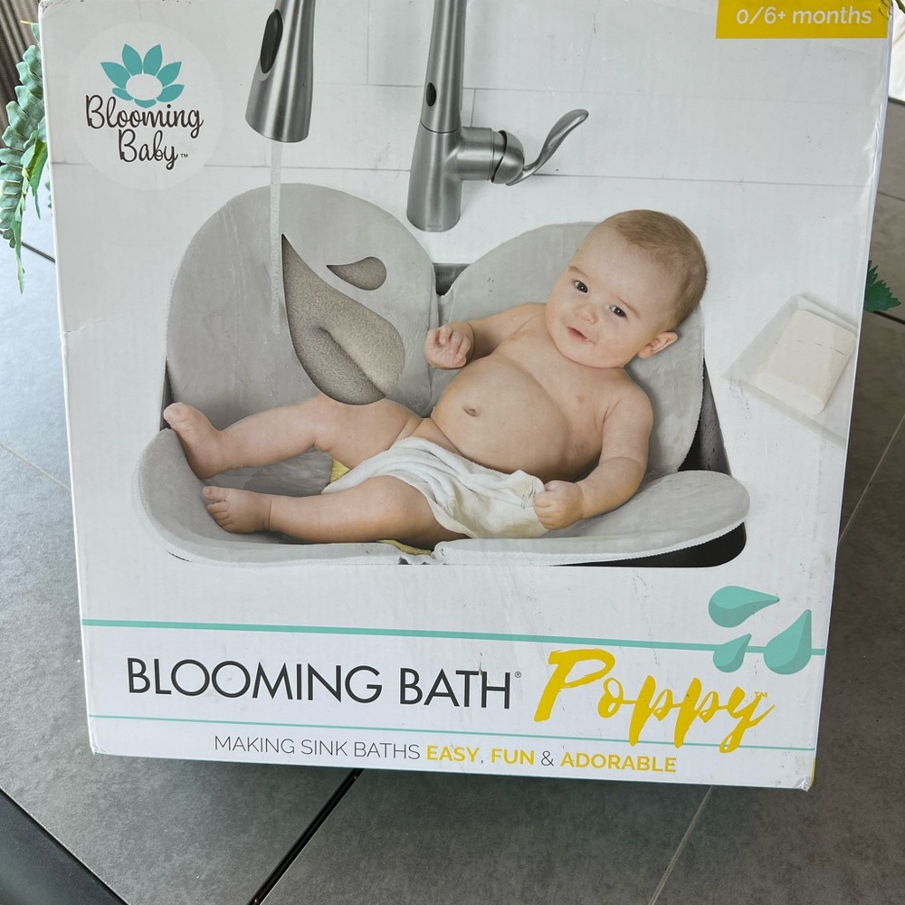 Blooming Bath poppy Bath Seat For Sink For Newborn.
Baby Essentials- Baby Gifts.